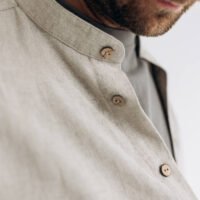 klasikiniai vyriški lininiai marškiniai