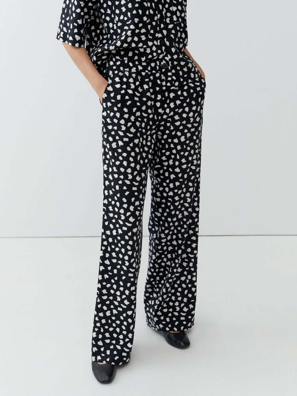 Lino kelnės su kišenėmis DIJA, black/white